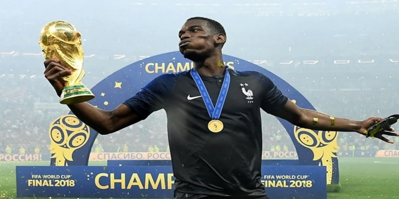 Cầu thủ Paul Pogba ở Pháp